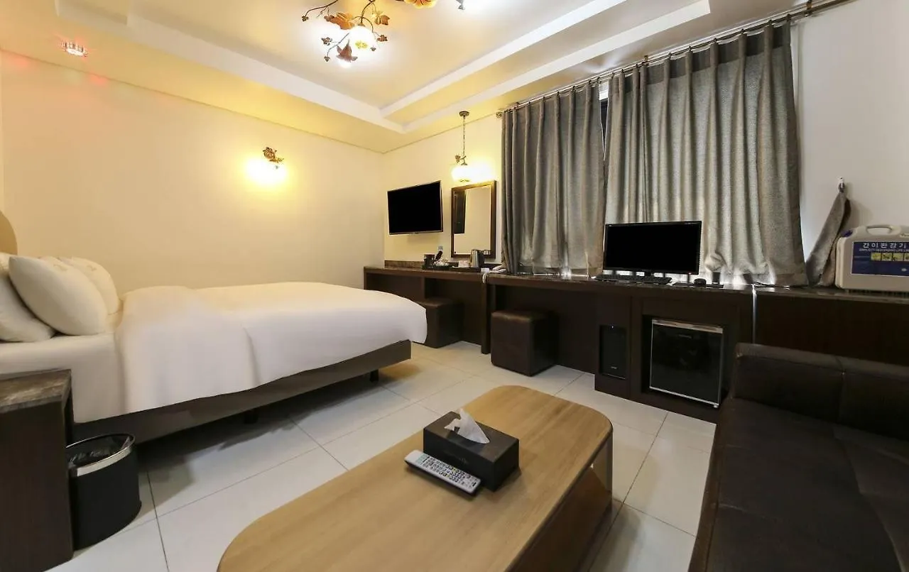 Ciel Hotel Seoul 3*,