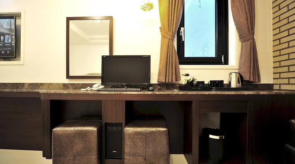 Ciel Hotel Seul 3*,